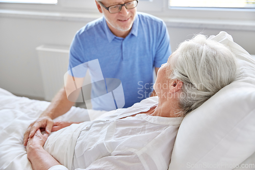 Image of senior couple meeting at hospital ward