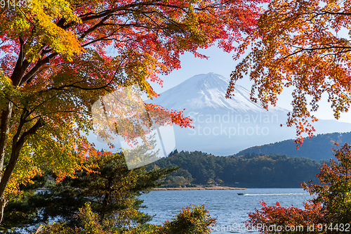 Image of Mountain Fuji with lake kawaguchiko