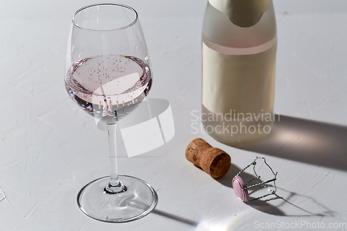 Image of wine glasses and champagne bottle dropping shadows