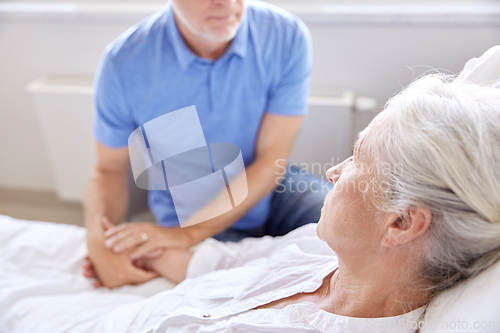 Image of senior couple meeting at hospital ward