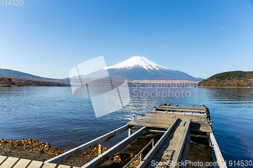 Image of Mount Fuji and Lake Yamanaka