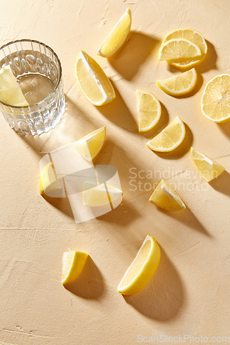 Image of glass of water and lemon slices on table