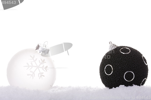 Image of black and white christmas ball