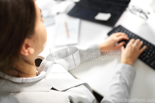 Image of businesswoman with computer working at office