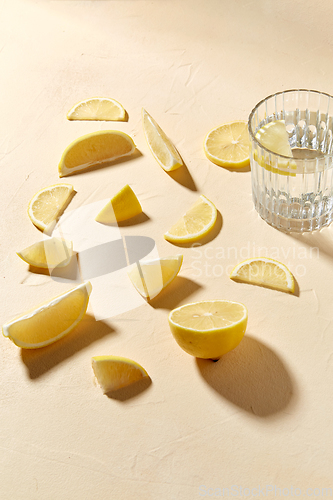 Image of glass of water and lemon slices on table