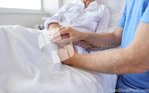 Image of senior couple meeting at hospital ward