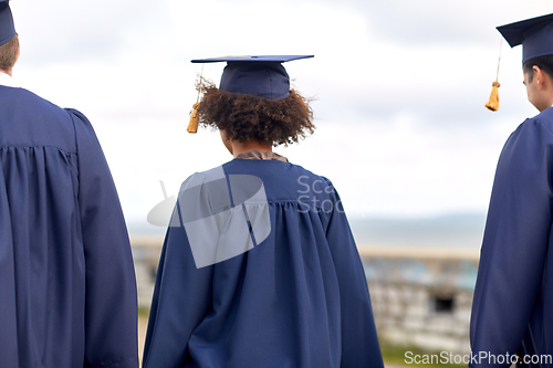 Image of graduate students or bachelors in mortar boards