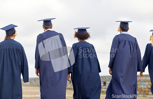 Image of graduate students or bachelors in mortar boards