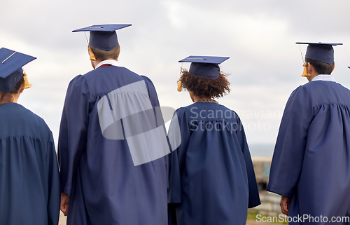 Image of graduate students or bachelors in mortar boards