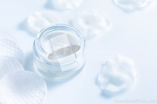 Image of Moisturizing cosmetic cream with cotton pads