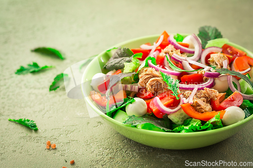 Image of Tuna salad with mozzarella, onions and Japanese mustard greens