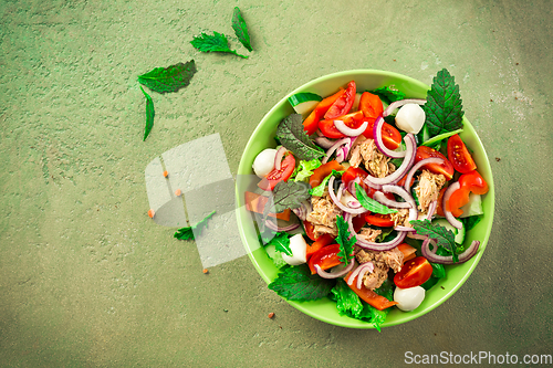 Image of Tuna salad with mozzarella, onions and Japanese mustard greens