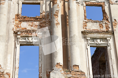 Image of the ruins of an ancient fortress