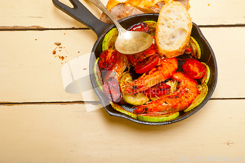 Image of roasted shrimps with zucchini and tomatoes