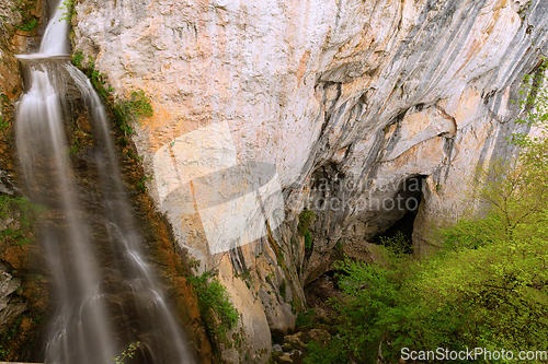 Image of Dalbina cave and Vanatare waterfall