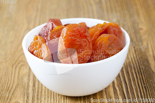 Image of dried ripe apricots