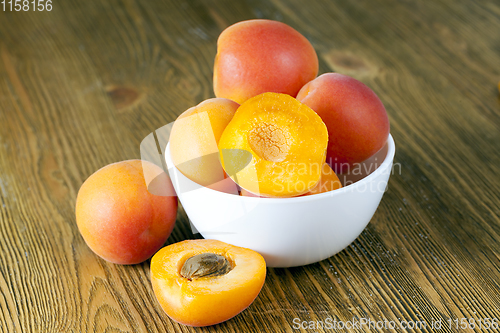 Image of fresh apricots