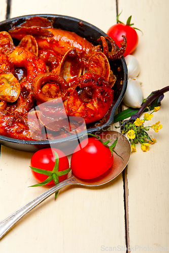Image of fresh seafoos stew on an iron skillet