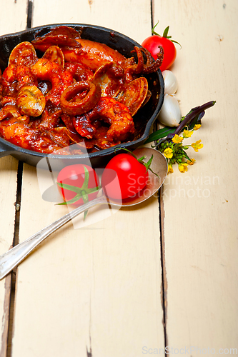 Image of fresh seafoos stew on an iron skillet