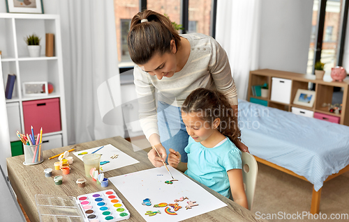 Image of mother with little daughter drawing at home