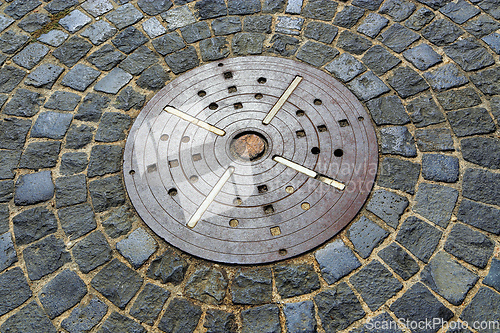 Image of Unusual pavement with creative concentric pattern from metal dec