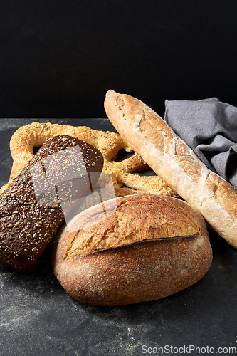 Image of close up of different bread on kitchen towel