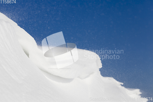 Image of uneven snowdrift