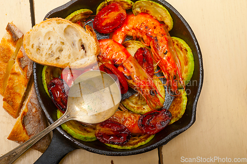Image of roasted shrimps with zucchini and tomatoes