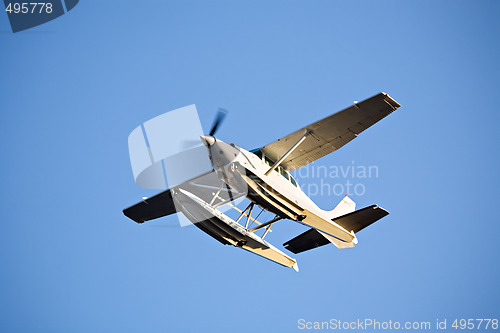 Image of seaplane in flight