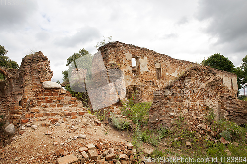 Image of ruins of castle