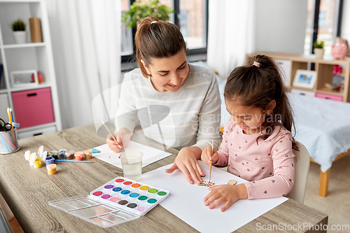 Image of mother with little daughter drawing at home