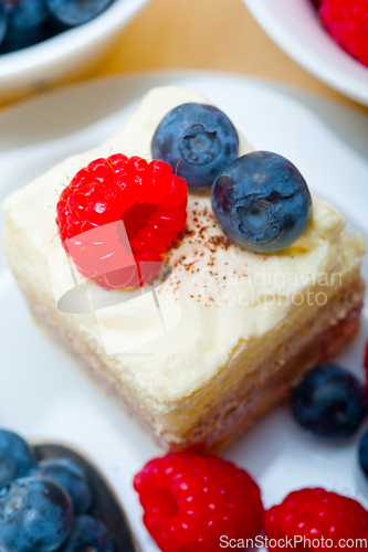 Image of fresh raspberry and blueberry cake