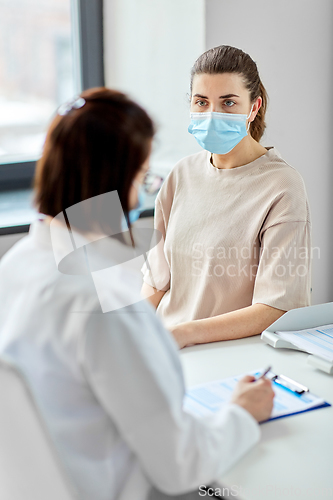 Image of doctor with clipboard and patient at hospital