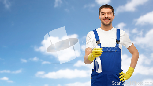 Image of male cleaner cleaning with detergent