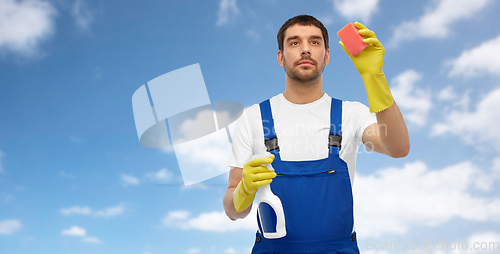 Image of male cleaner cleaning with sponge and detergent