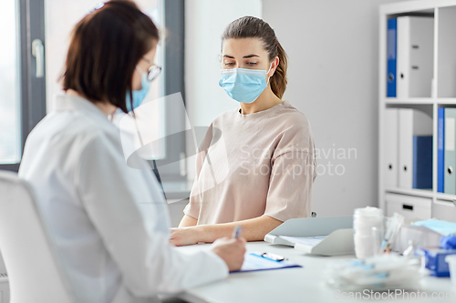 Image of doctor with clipboard and patient at hospital