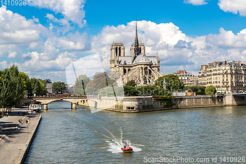 Image of Seine and Notre Dame de Paris