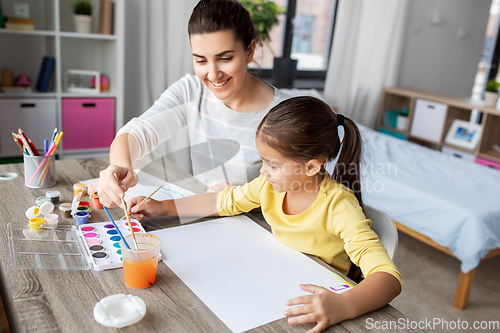 Image of mother with little daughter drawing at home