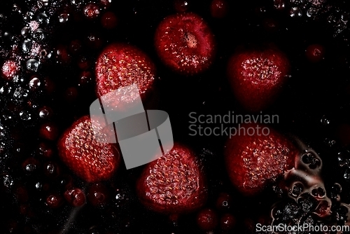 Image of boiled strawberries and currants 