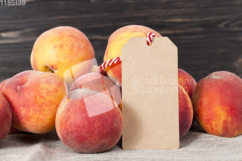 Image of peaches and label