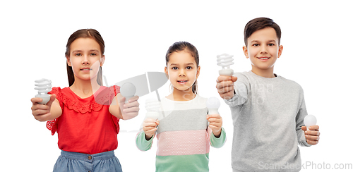 Image of smiling children comparing different light bulbs