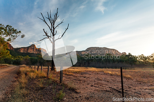 Image of Afternoon light hits the majestic mountains around Capertee Vall