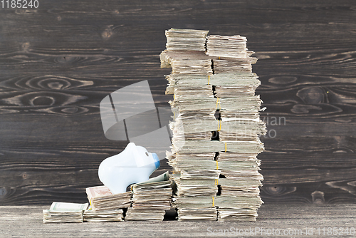 Image of a tower with a lot of paper money