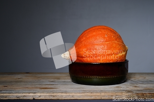 Image of orange Hokkaido pumpkin in a ceramic bowl