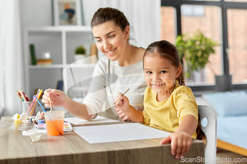 Image of mother with little daughter drawing at home