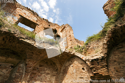 Image of the ruins of an ancient castle