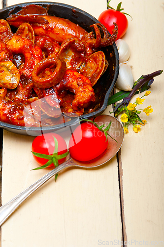 Image of fresh seafoos stew on an iron skillet