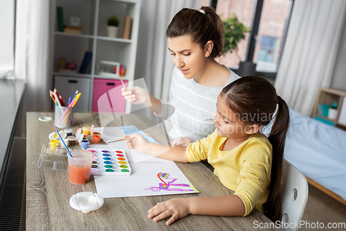 Image of mother with little daughter drawing at home