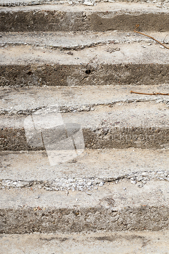 Image of crumbling old concrete staircase