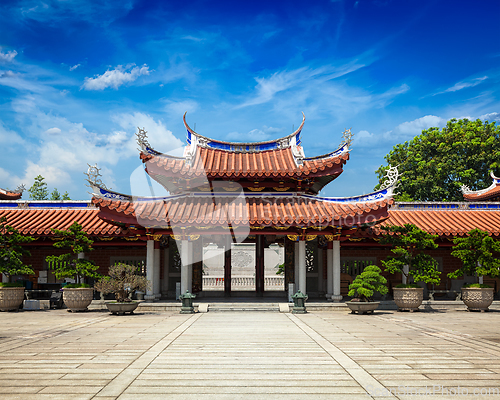 Image of Gates of Lian Shan Shuang Lin Monastery